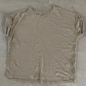 Banana republic timeless boxy tee size medium in tan